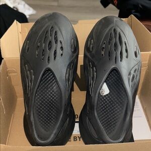Black Foam Runners YEEZY
